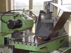 3 axis conventional milling machine